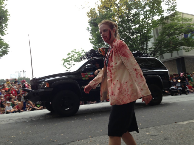 Illustration for article titled Vehicles Of The 2013 DragonCon Parade - Photo Dump